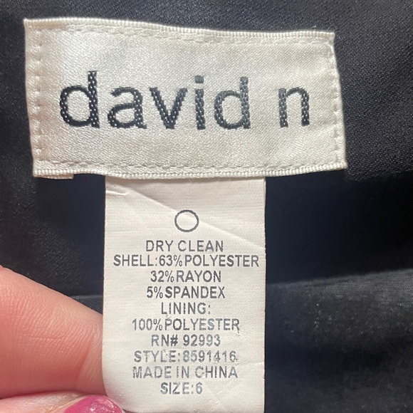 Elegant Black Pencil Skirt - Picture 2 of 3